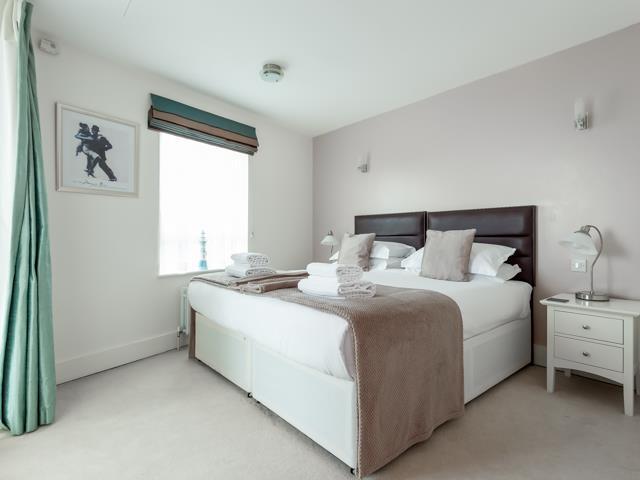 1 Dolphin Quays-5 640 X 480.jpg