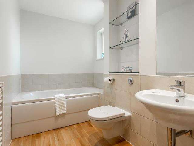 1 DQ - Bathroom - CFP 6.jpg