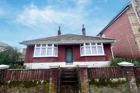 2 bedroom detached bungalow to rent, Beckford Road, Cowes