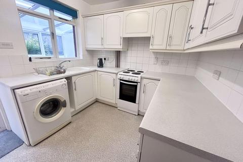 2 bedroom detached bungalow to rent, Beckford Road, Cowes