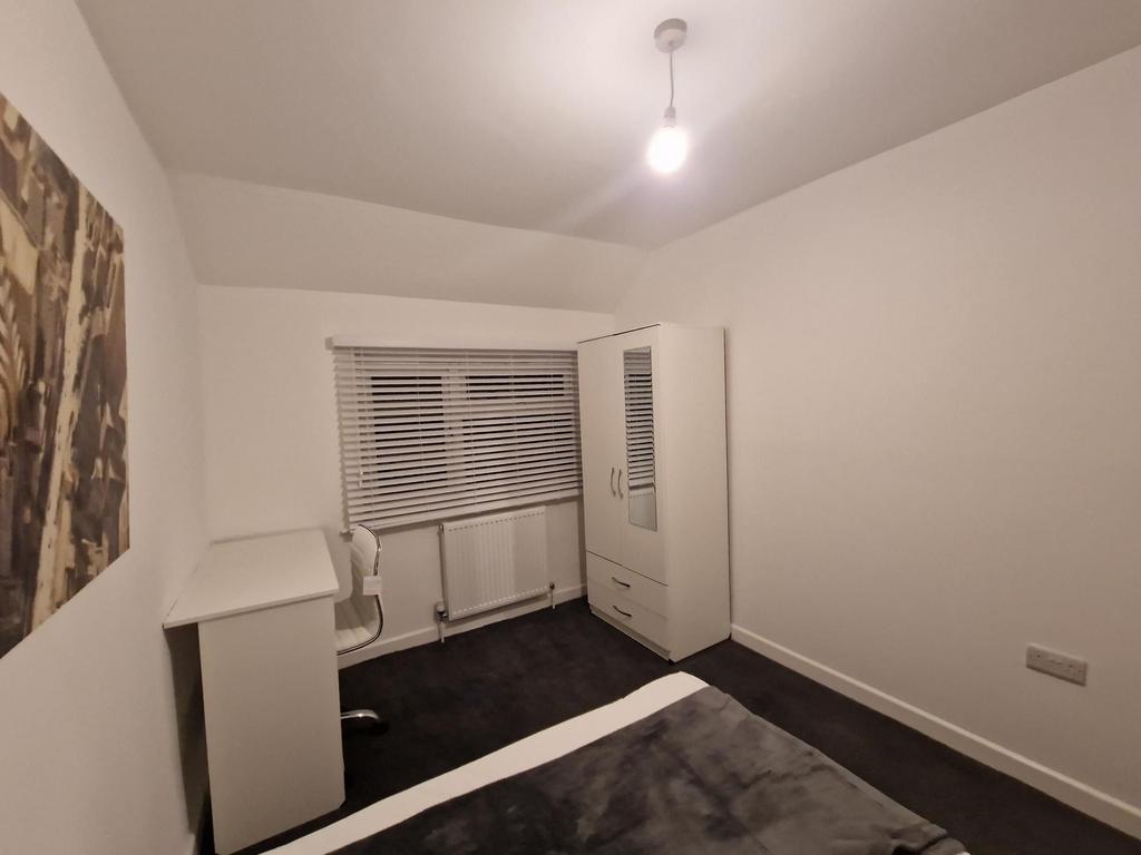 Bright, simply furnished double bedroom with a ...