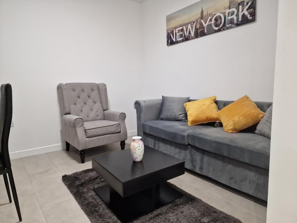 Bright, modern sitting room with a comfortable ...