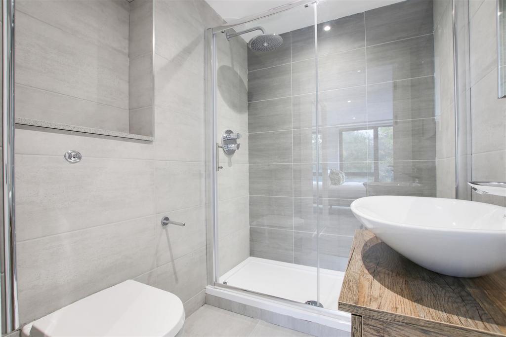 En-Suite 1.jpg