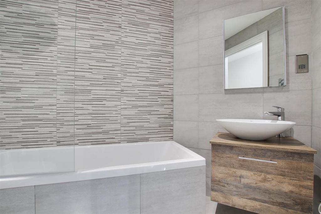 Bathroom..jpg
