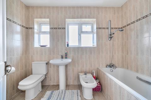 undefined, Kings Drive, Wembley HA9