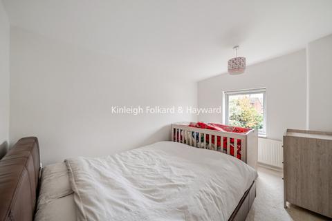 2 bedroom property to rent, Briscoe Road, London, SW19