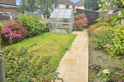 3 bedroom semi-detached house to rent, Boxalls Lane, Aldershot