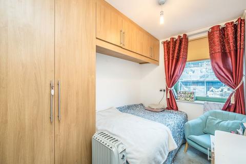 undefined, Staines Road, Hounslow TW3