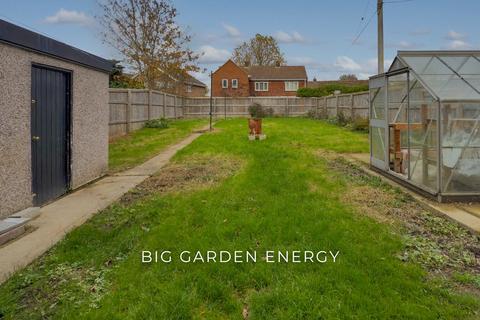 3 bedroom semi-detached house to rent, Whalley Crescent, Swindon SN4