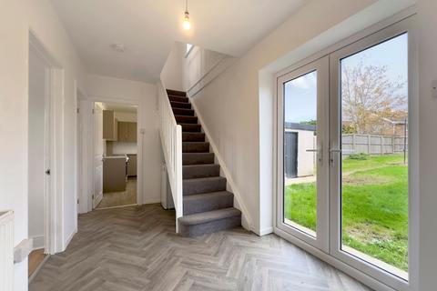 3 bedroom semi-detached house to rent, Whalley Crescent, Swindon SN4