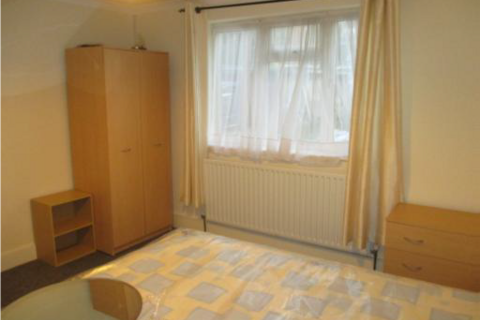 5 bedroom semi-detached house to rent, 83 Hughenden Road, High Wycombe, HP13