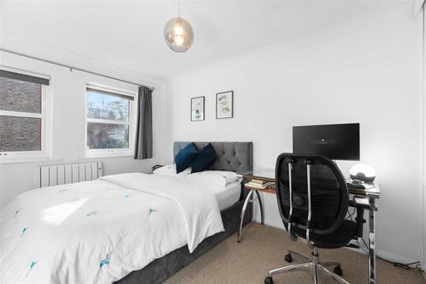 2 bedroom flat to rent, Riggindale Road, SW16