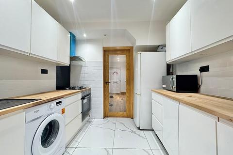 undefined, Richmond Crescent, Slough SL1