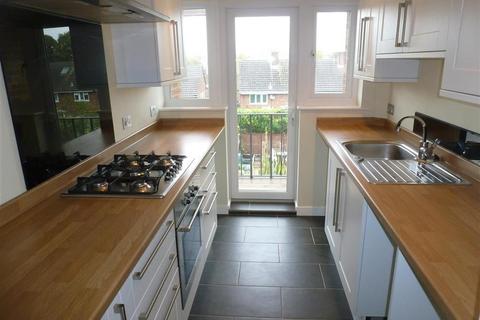 4 bedroom semi-detached house to rent, Garbett Road, Winchester