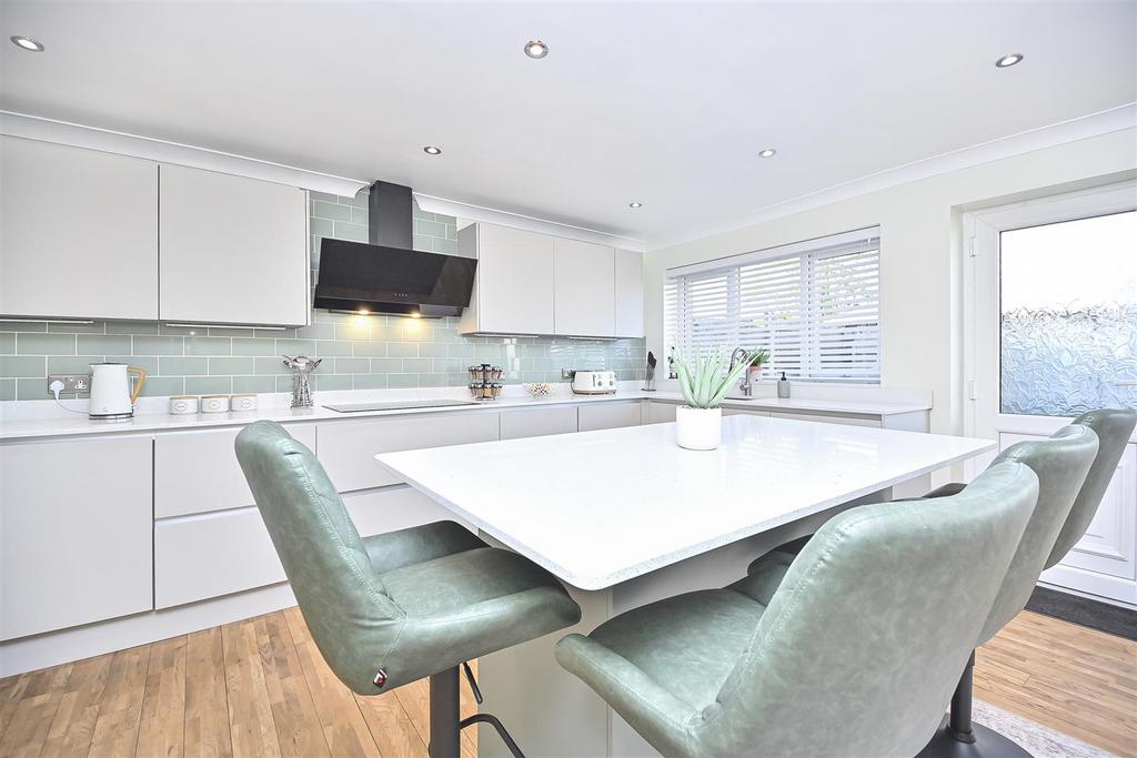 8 Riversmeade Dining Kitchen (4).jpg