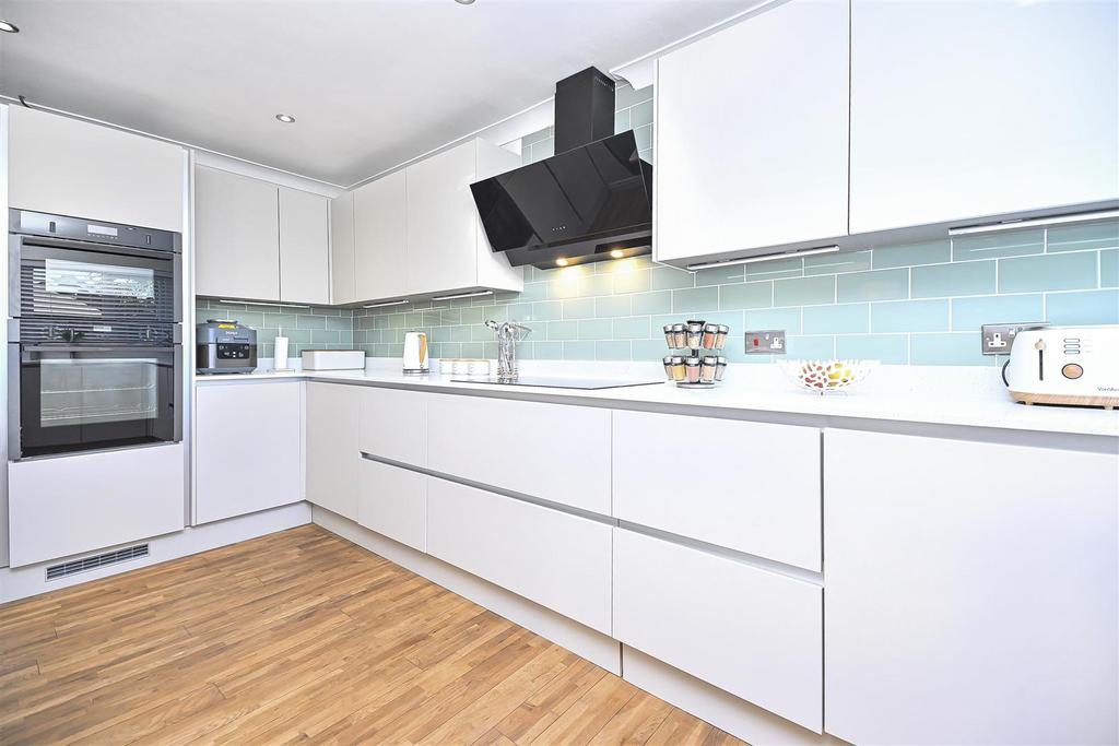8 Riversmeade Dining Kitchen (6).jpg