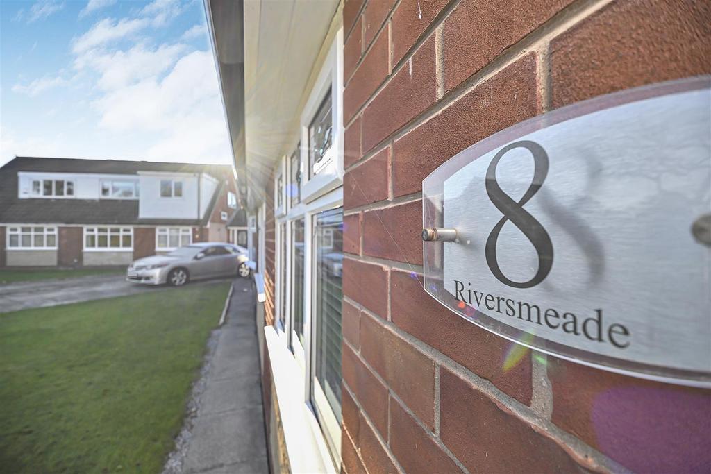 8 Riversmeade External (2).jpg