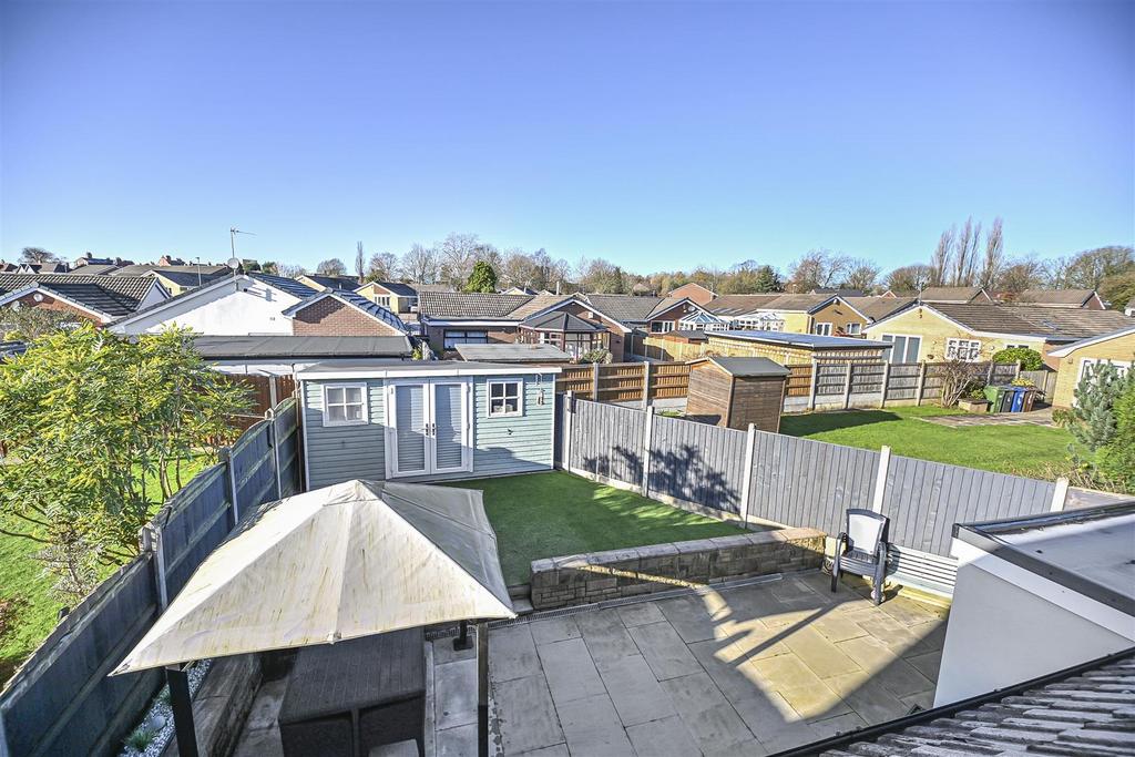8 Riversmeade View Rear.jpg