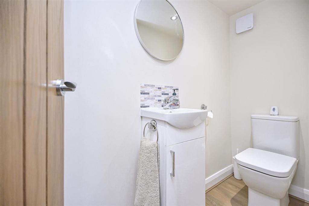 8 Riversmeade WC.jpg