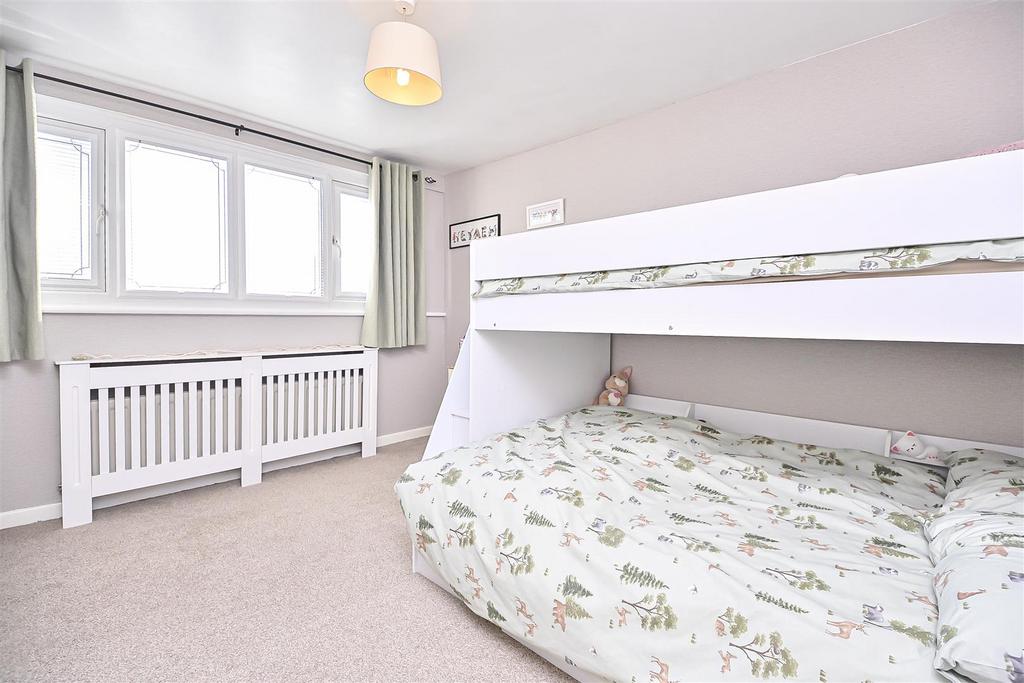 8 Riversmeade Bedroom 2.jpg