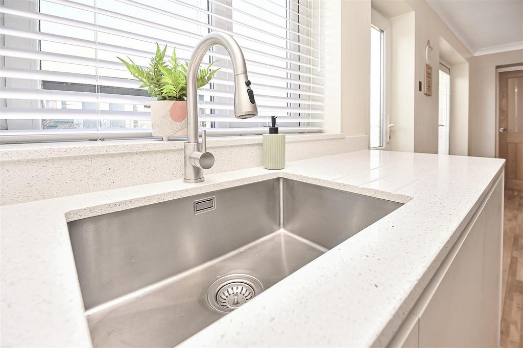 8 Riversmeade Dining Kitchen (10).jpg
