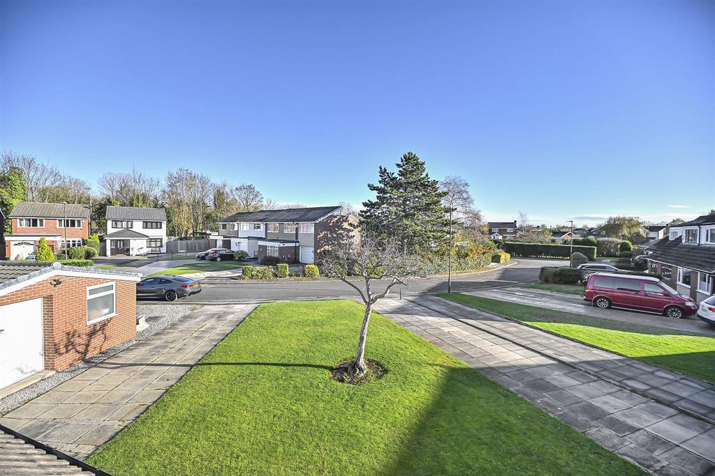 8 Riversmeade View to Front.jpg