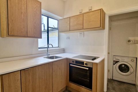 1 bedroom flat to rent, Grove Road, Windsor, Berkshire, SL4