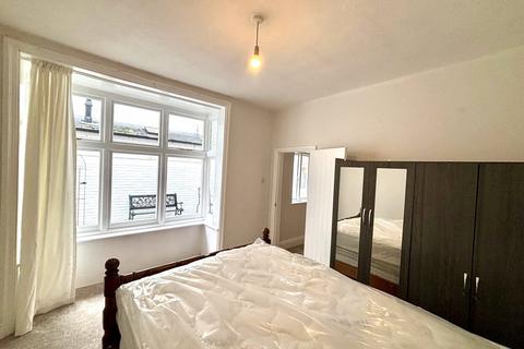 1 bedroom flat to rent, Grove Road, Windsor, Berkshire, SL4