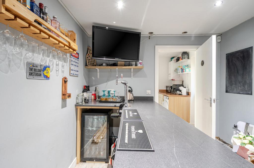 Former Garage/Bar