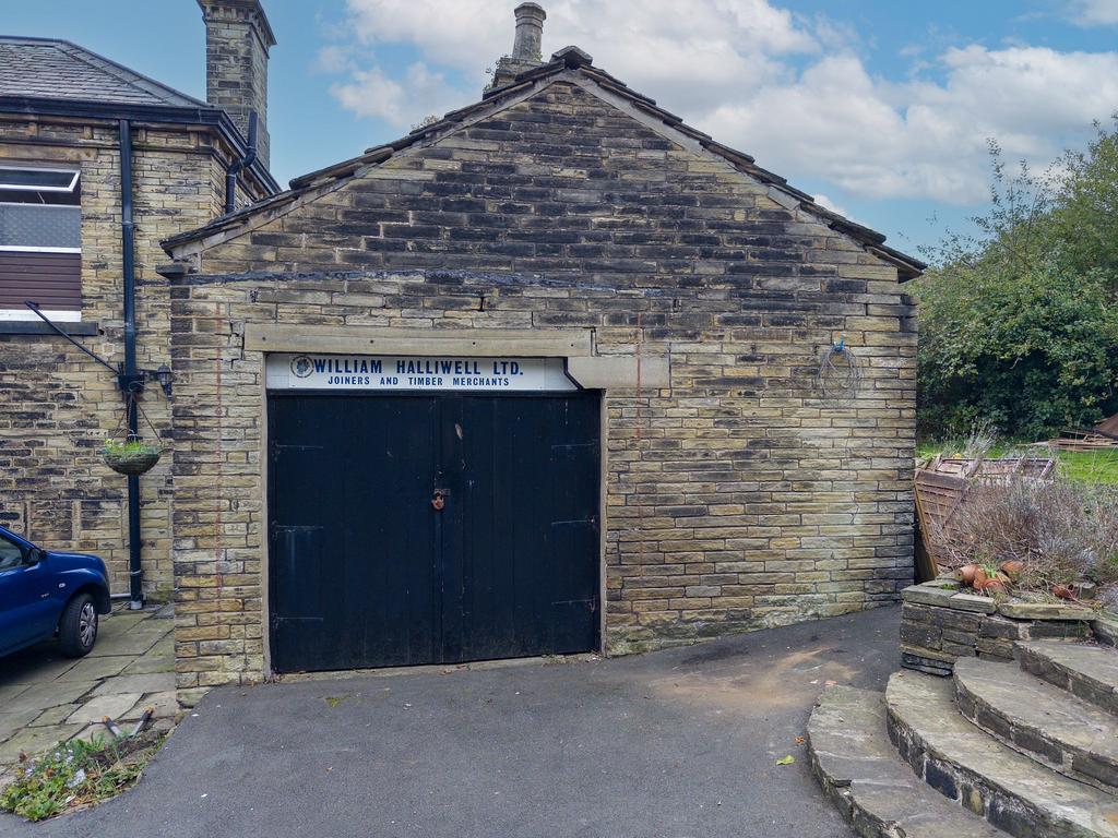 Coach house