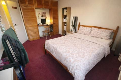 4 bedroom flat to rent, High Kingsdown, Bristol, BS2