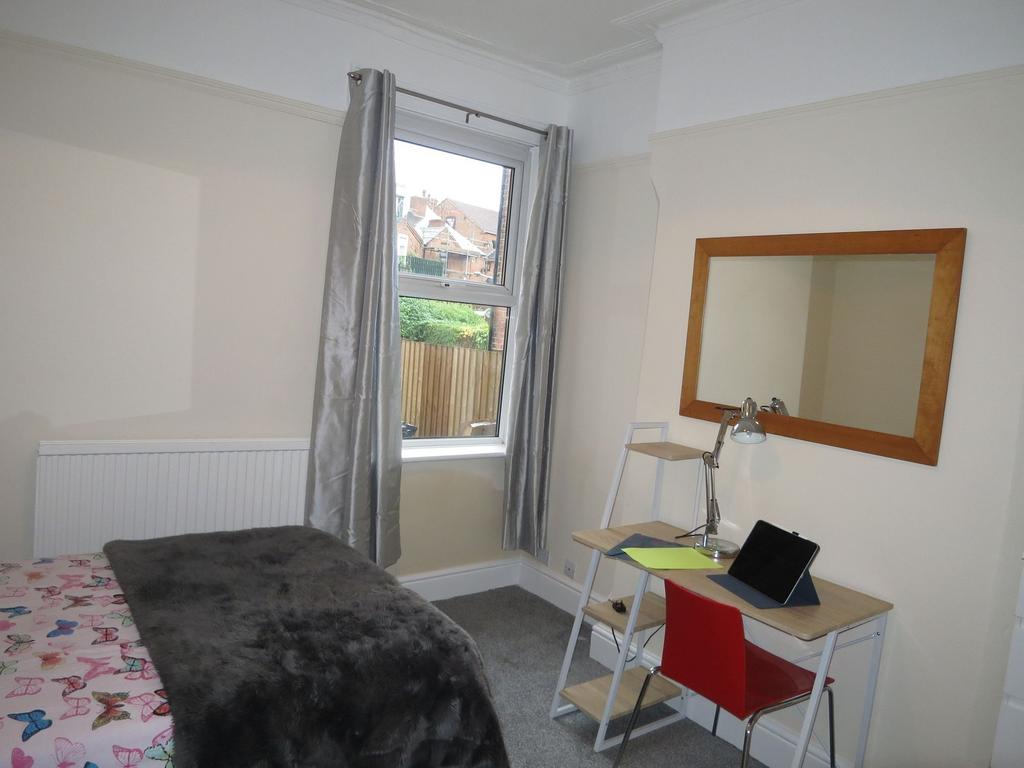 Bright, neatly presented double bedroom with a ...