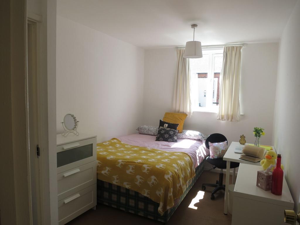 Bright, simply furnished double bedroom with a ...