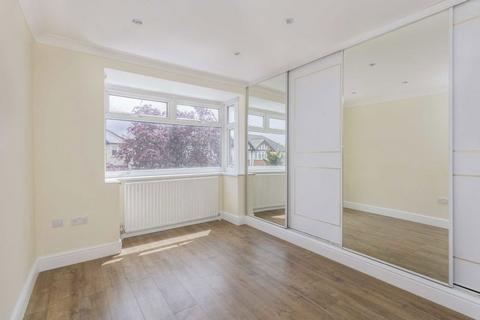 3 bedroom semi-detached house to rent, Ruston Avenue, Surbiton KT5