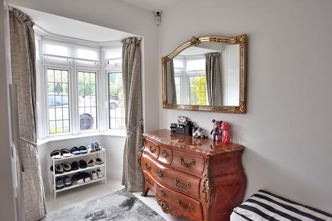 5 bedroom semi-detached house for sale, Meadway, London, Greater London. N14
