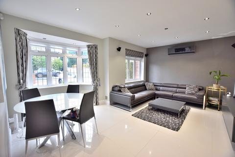 5 bedroom semi-detached house for sale, Meadway, London, Greater London. N14