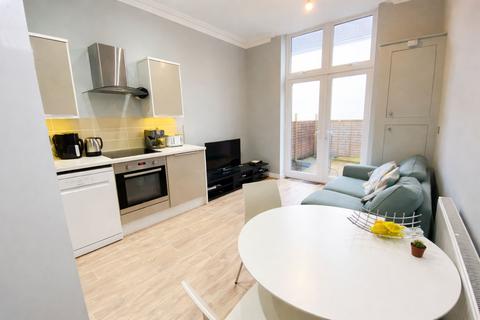 2 bedroom flat to rent, West Park, Bristol, BS8