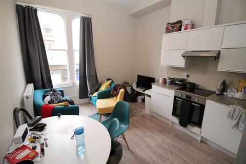 3 bedroom flat to rent, Alma Vale Road, Bristol, BS8
