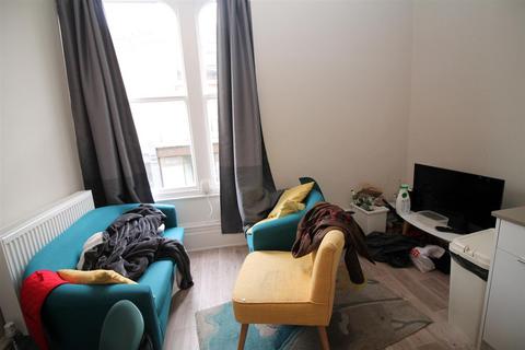 3 bedroom flat to rent, Alma Vale Road, Bristol, BS8