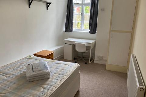 3 bedroom flat to rent, Kingsdown Parade, Bristol, BS6