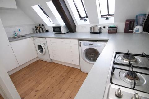 4 bedroom flat to rent, Braggs Lane, St. Judes Braggs Lane, BS2