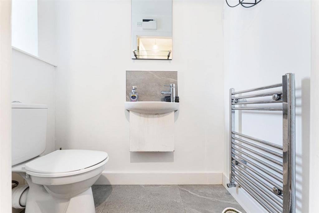 6 Lark Hill Court-25.jpg