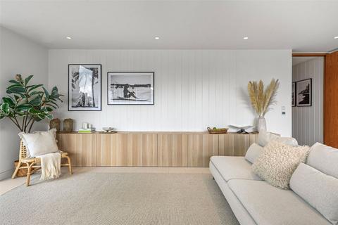 3 bedroom flat to rent, Oval Road, London, NW1