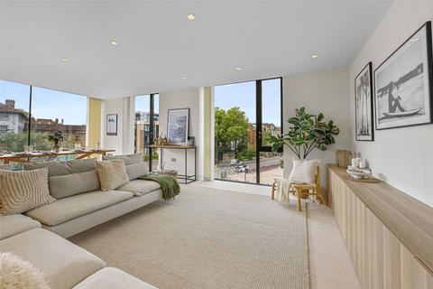 3 bedroom flat to rent, Oval Road, London, NW1