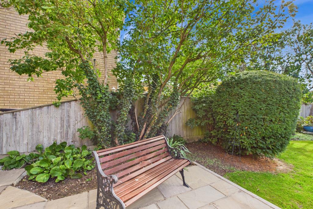 Garden to the rear