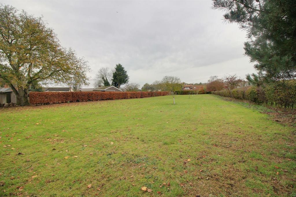 AD0530 Garden 3.jpg