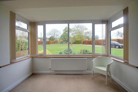 3 bedroom detached bungalow to rent, Mattishall Road, Brandon Parva, Norwich