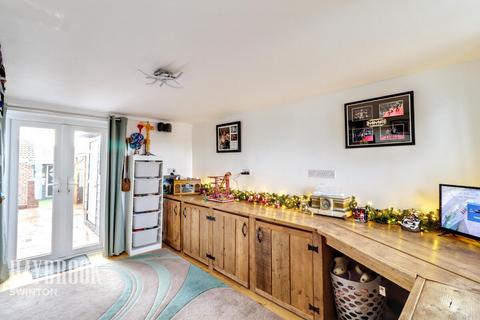 4 bedroom semi-detached house for sale, Chapel Lane, Rotherham