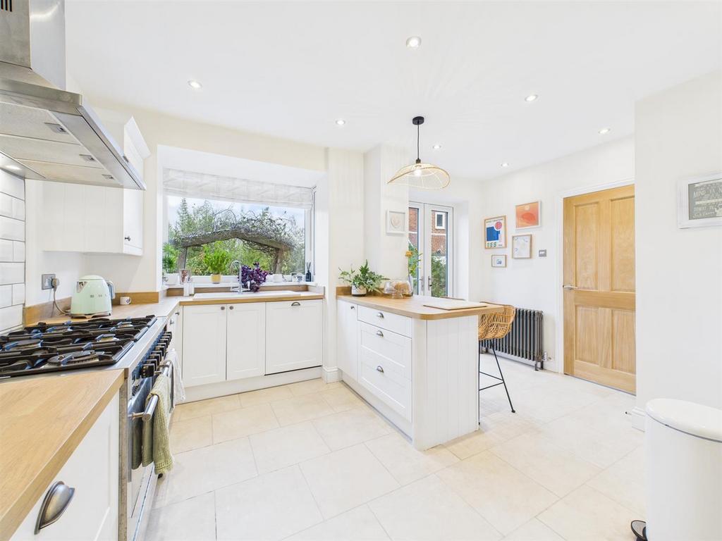 Kitchen 5.jpg