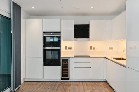 2 bedroom flat to rent, Wiverton Tower, London E1